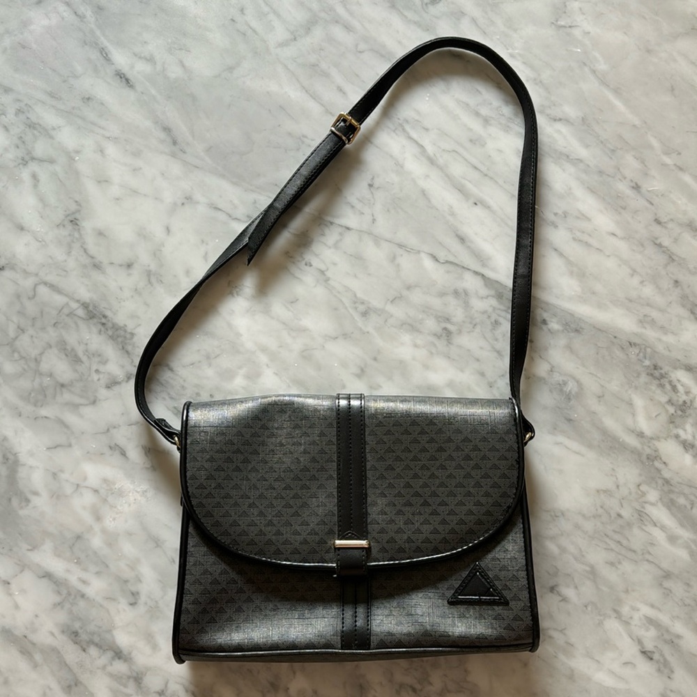 Vintage Liz Claiborne Triangle Crossbody Shoulder Purse